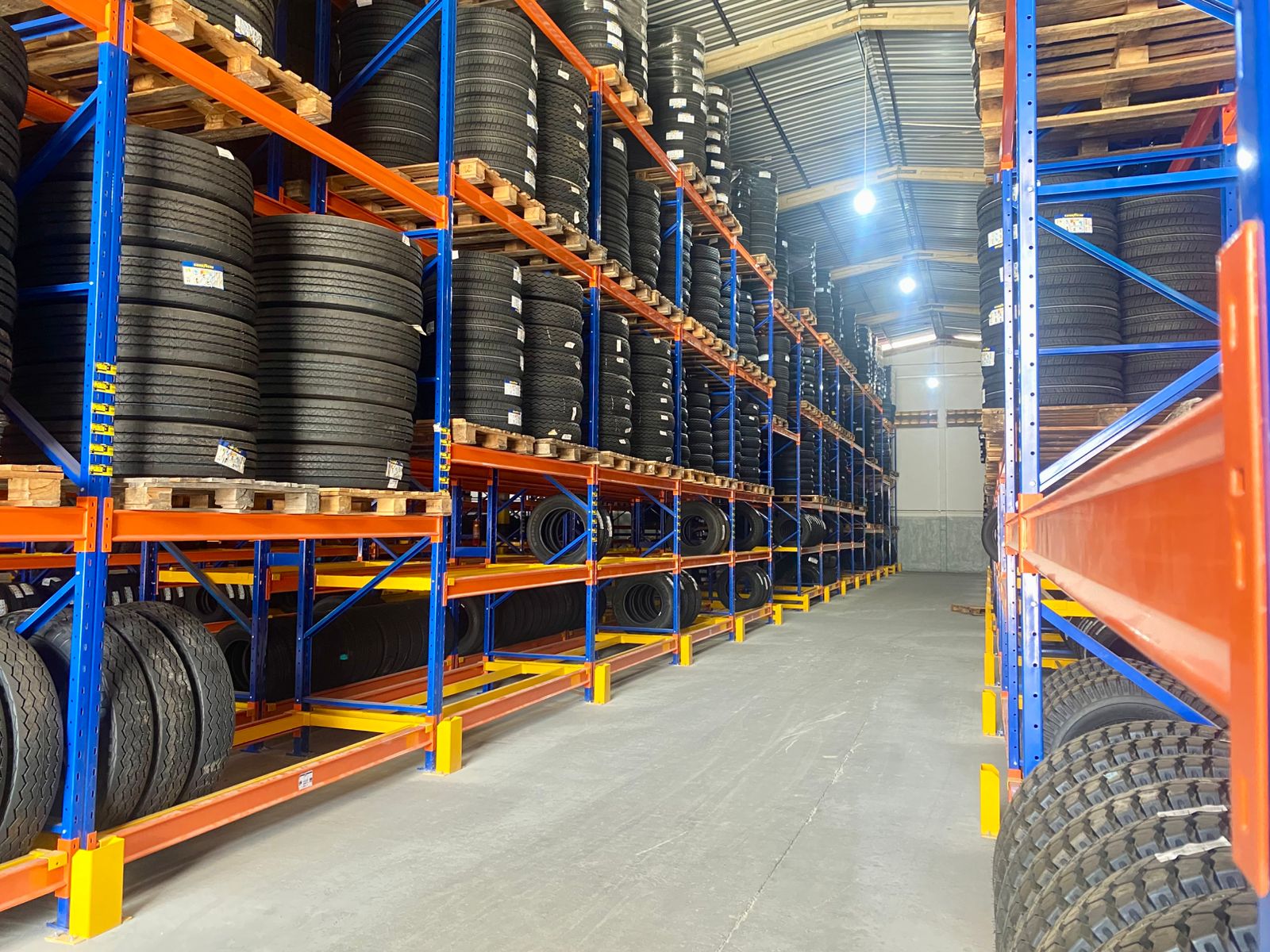 Case de Sucesso: Sistema de Porta Pallets no Centro de Distribuição Cacique Pneus Transforma a Logística e Aumenta a Eficiência